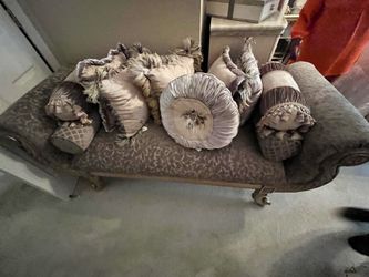 Ornate Vintage Style Upholstered Bench / Settee - Pillows Included