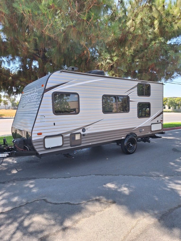 2018 Pioneer Trail Blazer Travel Trailer 20ft