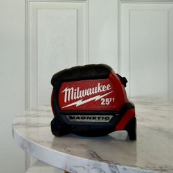 Milwaukee 25ft Magnetic Tape Measure