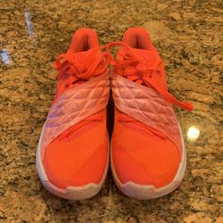 Nike Kyrie Low Hot Punch