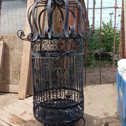 VINTAGE 1970'S LARGE WROUGHT IRON BIRD CAGE