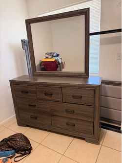 Dresser drawer with mirror