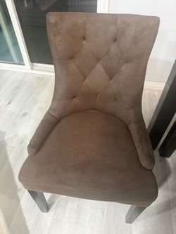 Dining chairs (4)