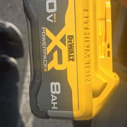 DEWALT POWER PACK 20V XR 8AH NEW $140*****