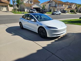 2025 Tesla Model 3 - Long Range RWD