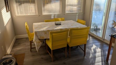 Dining table with 2 leaves and china cabinet