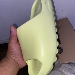 Yeezy Sandal Glow Green Size 10