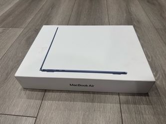 Apple MacBook Air in Box 13inch M5 24gb 1tb