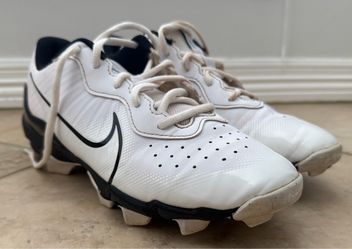 Baseball cleats size 7.5