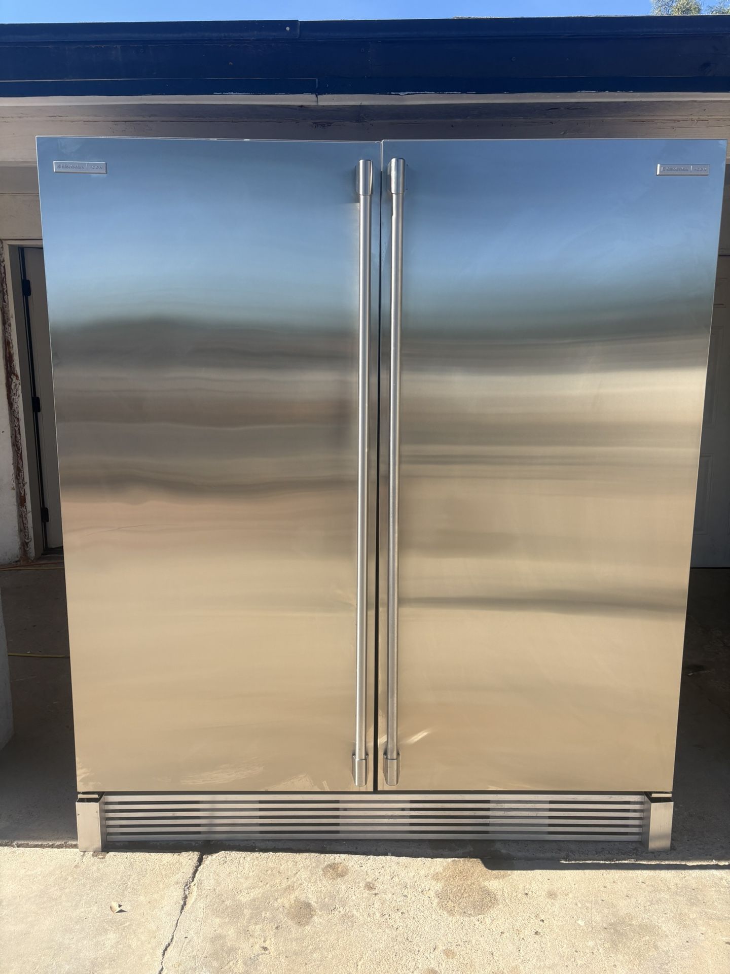 Electrolux Icon Freezer And Fridge Works Perfect In Good Condition Free Delivery To Garage