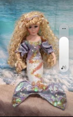 3227#🦀Mermaid* Show Stopper Collectible Porcelain Mermaid Doll