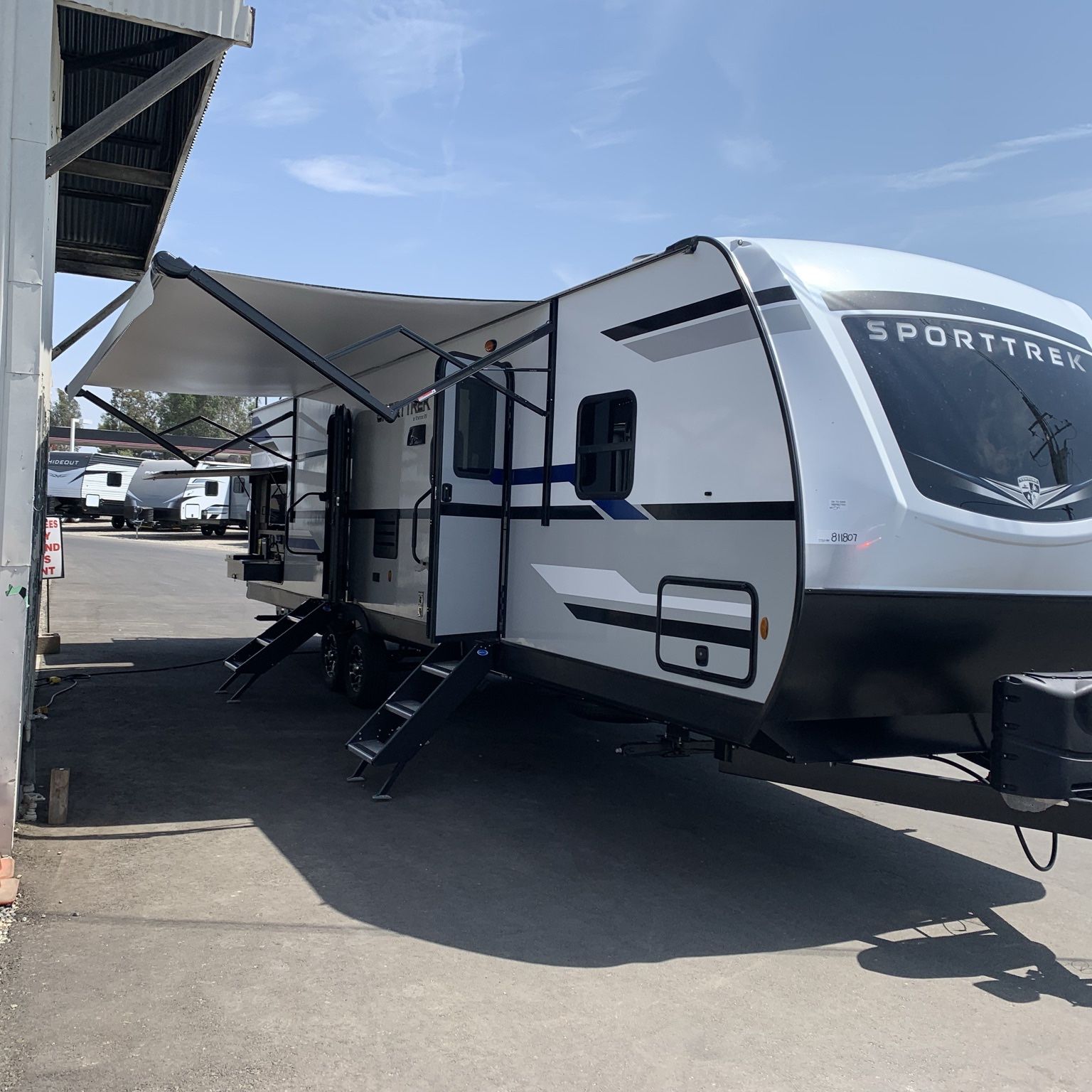 Travel Trailer 35 Foot SportTrek By Venture 