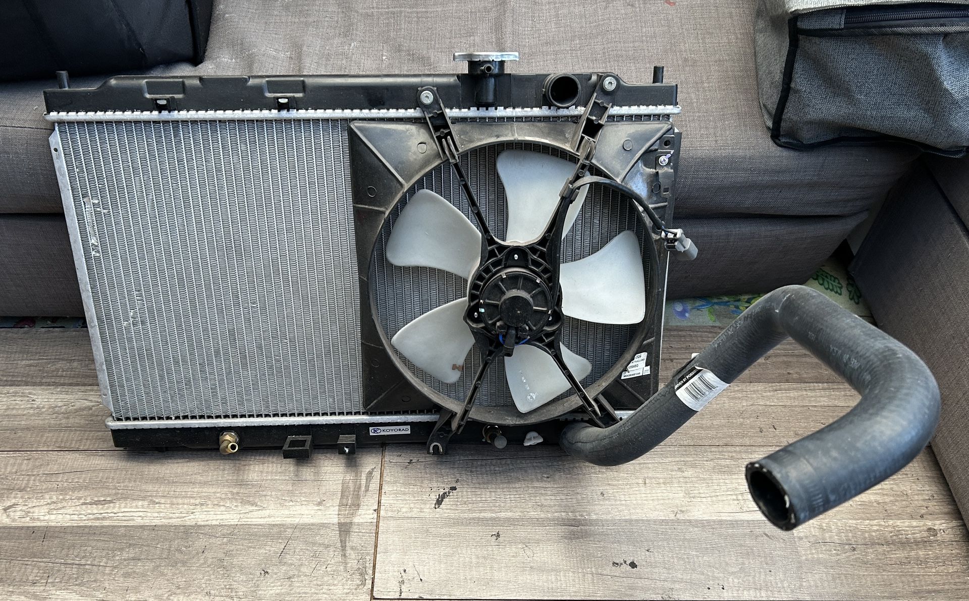 94-01 Acura Integra Radiator W/ Fan And Gates hose