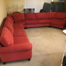 Haverty’s Furniture 5 Piece Red Sectional Couch