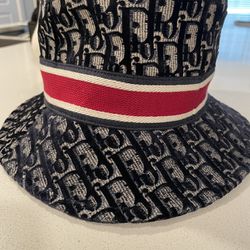 Dior oblique bucket hat size 56CM