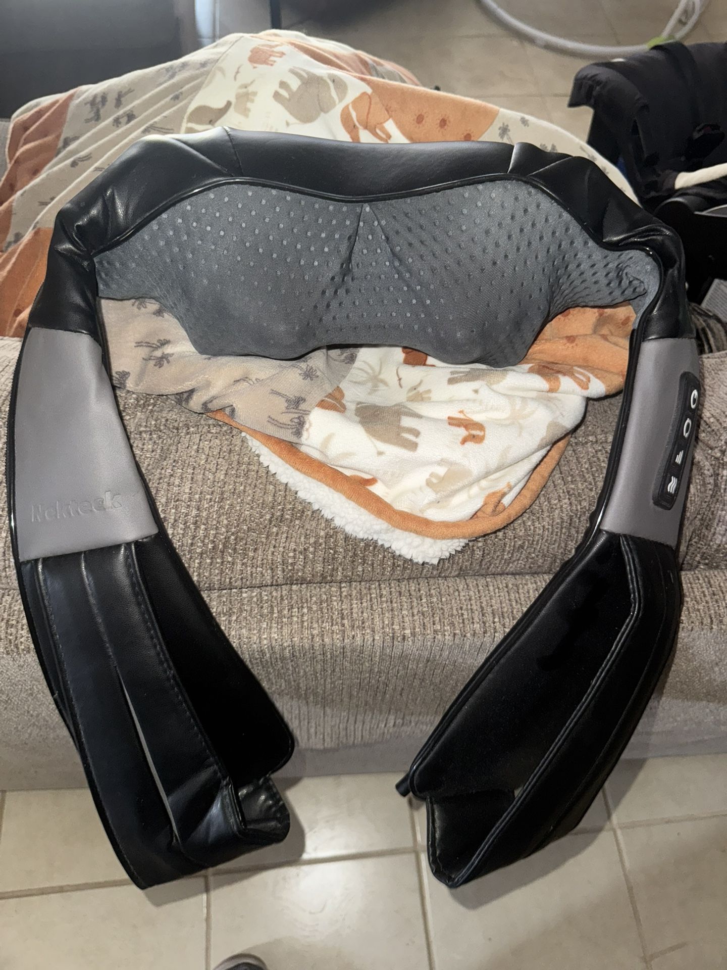 Duo Heat And Cooling Sensation Massaging Neck Muscles