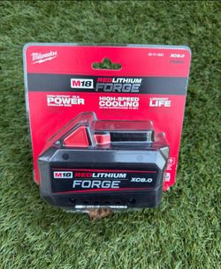 Milwaukee M18 18V Lithium-Ion REDLITHIUM FORGE XC 8.0 Ah Battery Pack