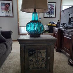 End Table With Lamp 