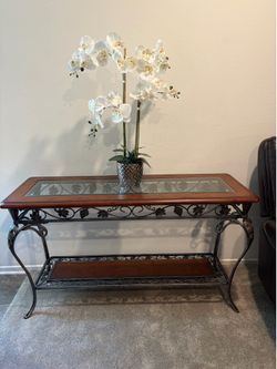 Entrance table