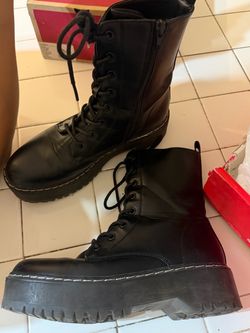 Black boots size 8
