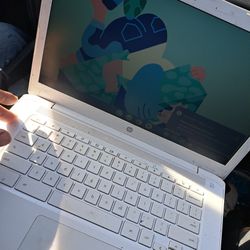  Chrome Chromebook 14 inch labtop 180 degree axis Intel celerity. N3350 processor 4gb ram 32 gb emmc