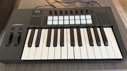 Novation LaunchKey 25 MK4 Keyboard