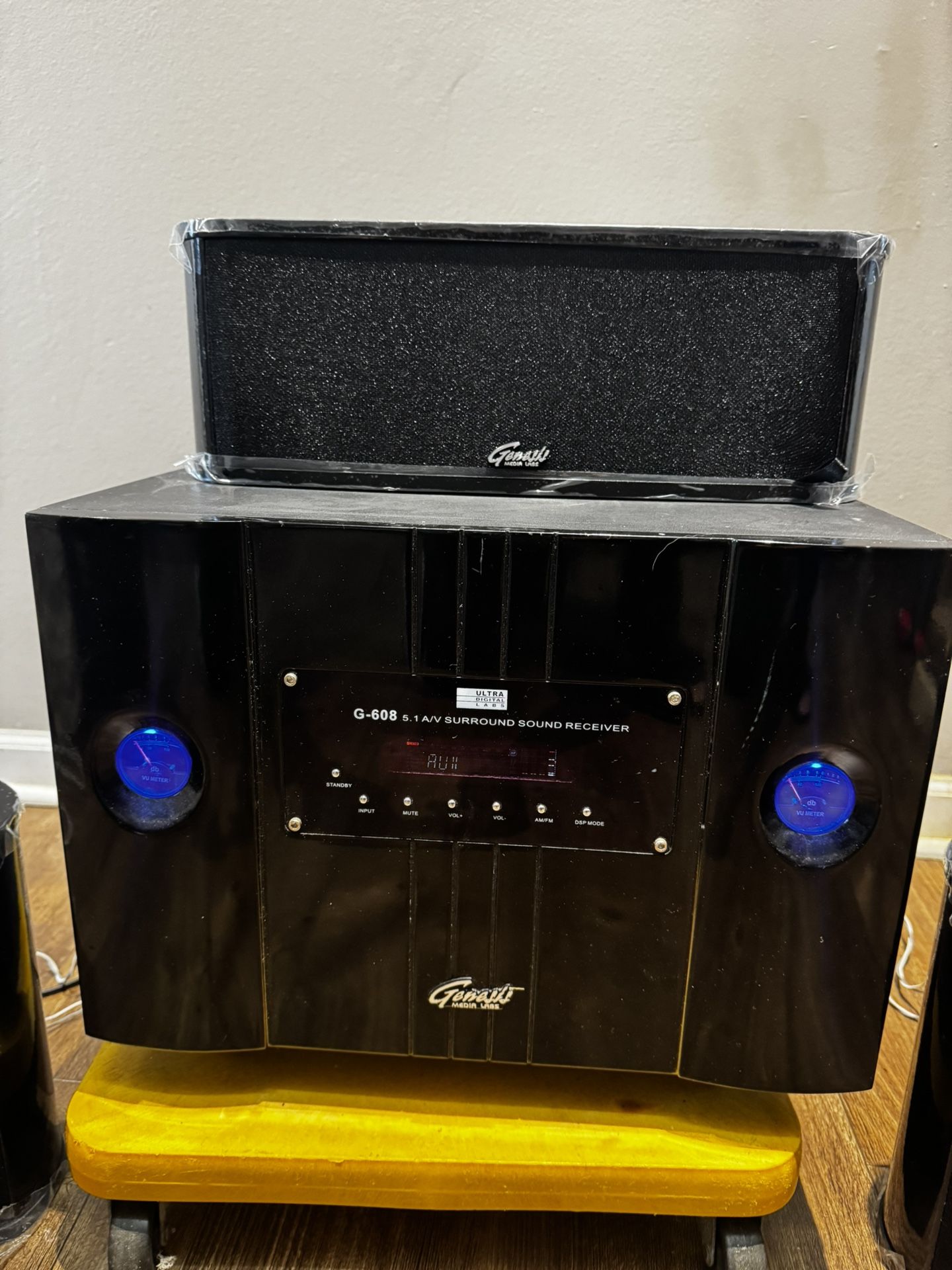 Genesis G608 integrated Subwoofer receiver with 5 surround speakers