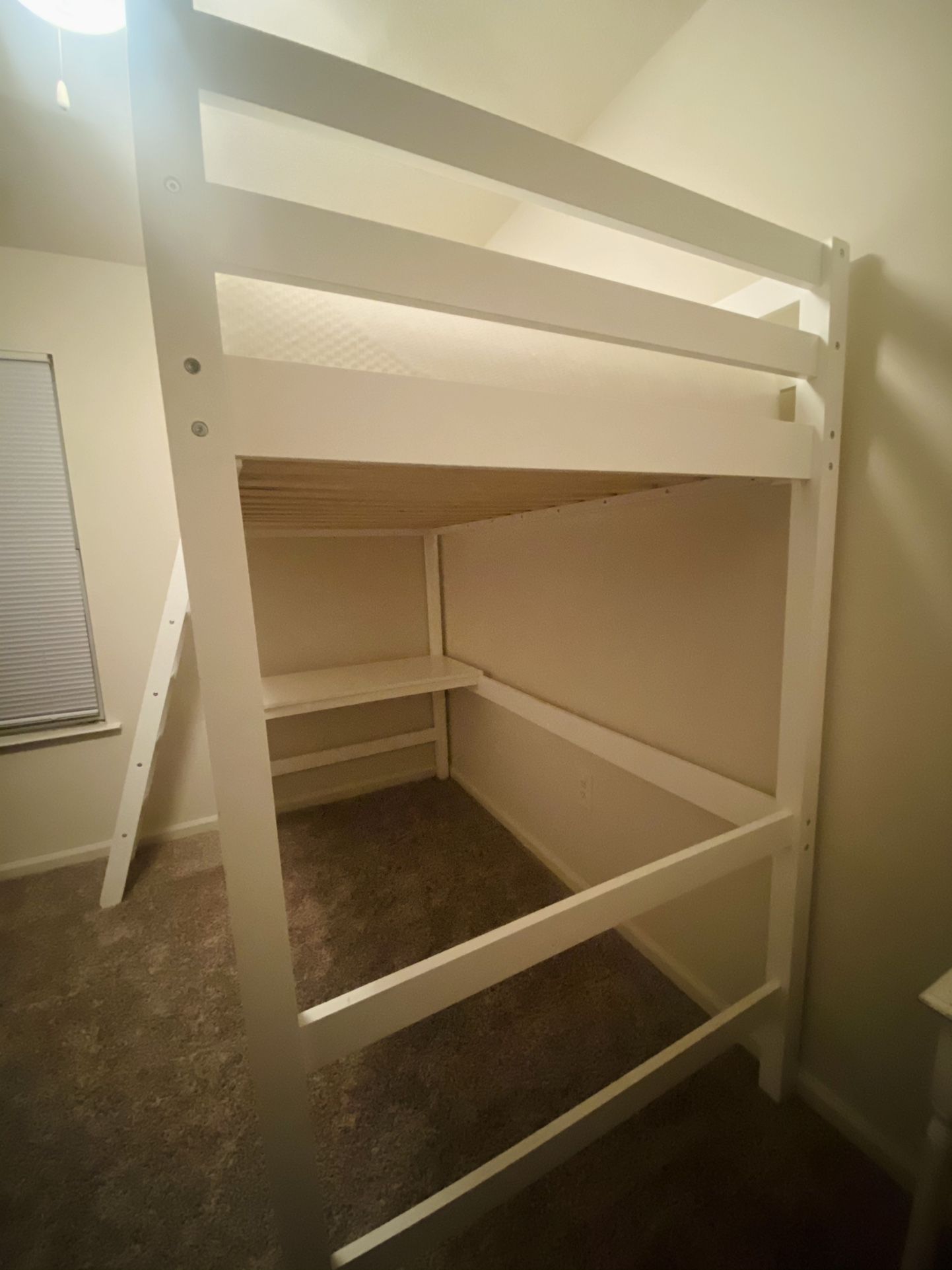 Beautiful Loft Bed With Desk for Sale in Gallatin, TN OfferUp
