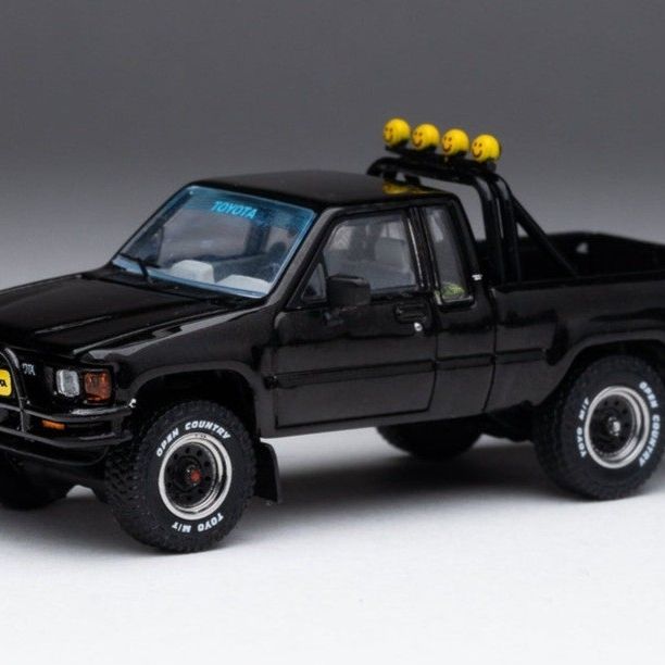 GCD DiecastTalk Exclusive 1/64 Toyota 1985 Hilux SR5 Xtracab Black