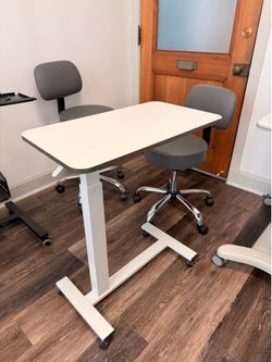 Adjustable Rolling Side Table / Overbed Desk – Excellent Condition