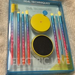 Make up Brushes With Color Switch Brush cleaner