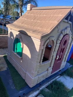Kids Plastic Outdoor Playhouse