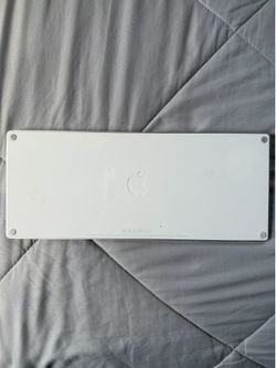 APPLE KEYBOARD