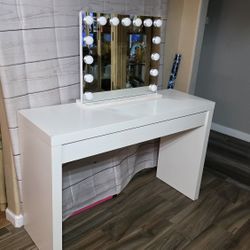 Vanity/desk 