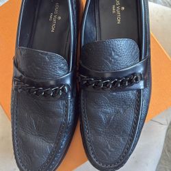 Louis Vuitton Black Leather Loafers Chain Detail Logo Accent Men's Dress Shoes