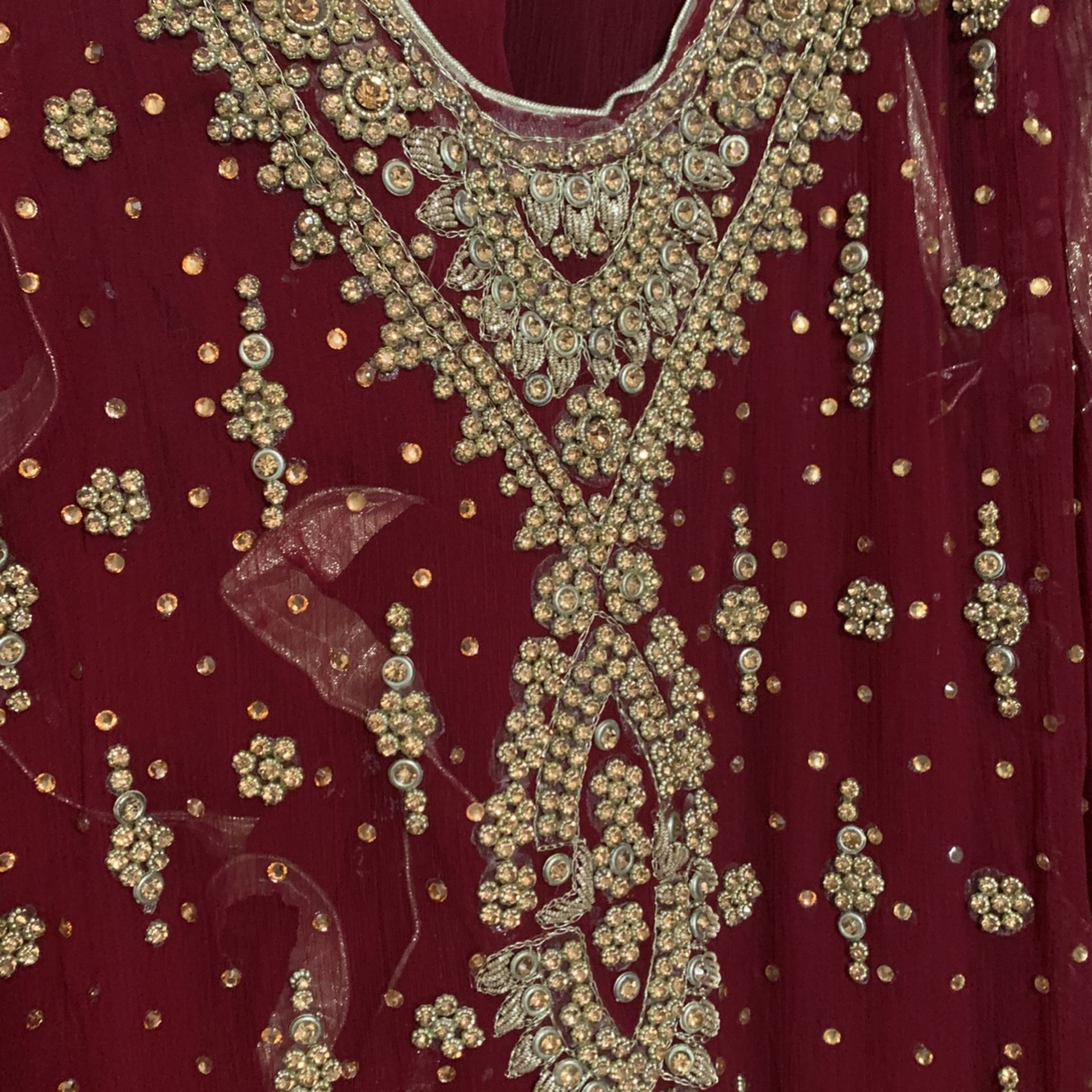 Pakistani Outfit Never Worn Comes With Matching Shawl And Fabric For Pants and Undergarment