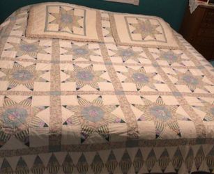 BEAUTIFUL QUEEN SIZE ARCH QUILT SET