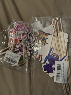 Superwings for birthday cake and cupcakes