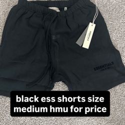 Black essential shorts 