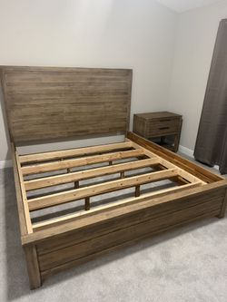 Havertys Sherman King Bedroom set (Kingsize)