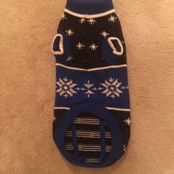 Small dog sweater (never worn)