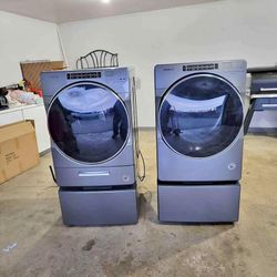 Whirlpool Washer And Dryer Set With Pedestals