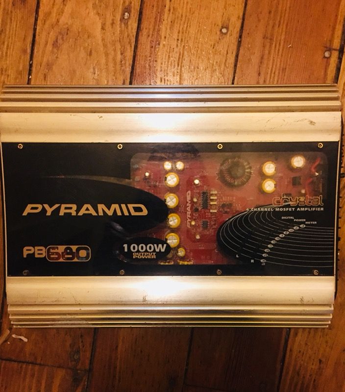 Pyramid PB680 crystal series 1000w 4 channel amp