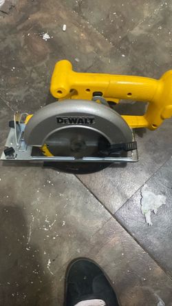 Dewalt saw  939 and dewalt light
