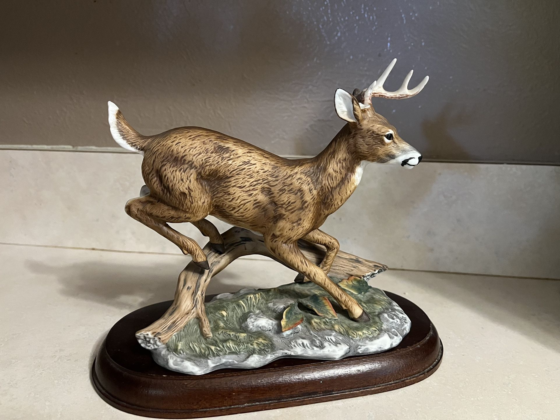 1986 Porcelain Buck Figurine