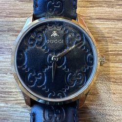  Gucci analog quartz watch
