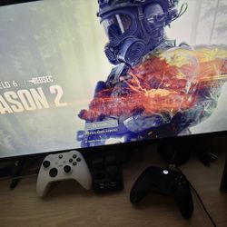 Xbox Series X | 2 Controllers | Rechargeable Batteries