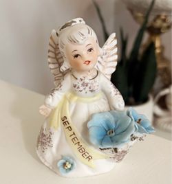 🩵 Adorable vintage 1950’s angel. Could also be used as Christmas decor 🎄