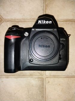 Working Nikon D70s DSLR digital camera body