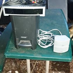 Bose 3-2-1.    ll Powered Speaker Syst